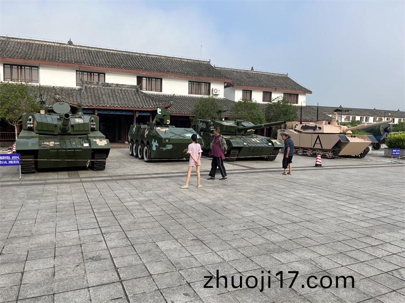 大型(xing)坦(tan)尅糢型
